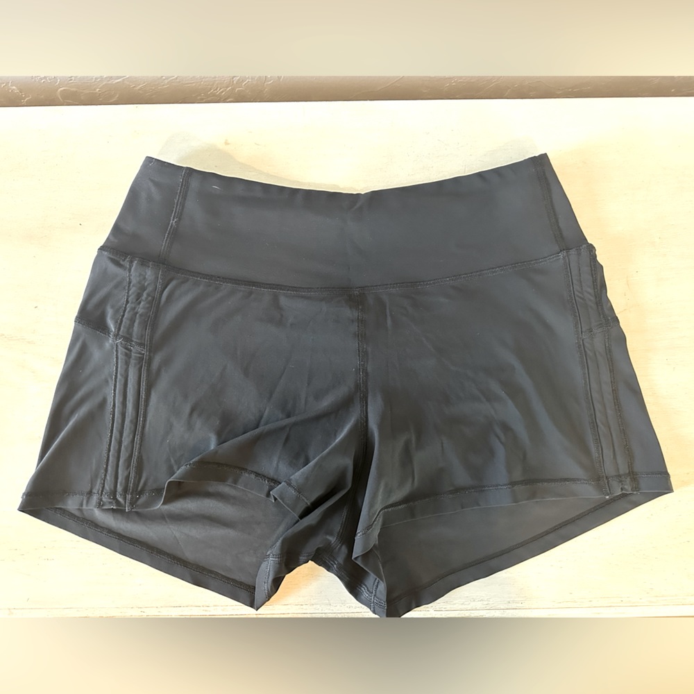 GUC Lululemon shorts black size 6